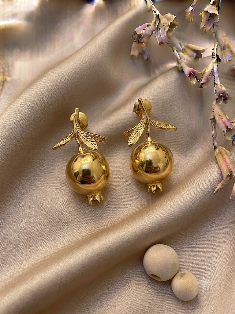 Anaar Leaf Drops — earring with festive styling
