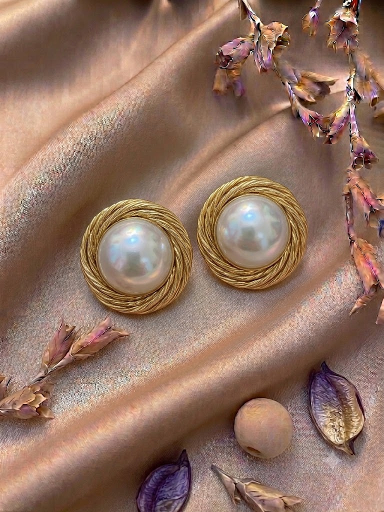 Manya Pearl Rope-Twist Studs — earring with heritage styling