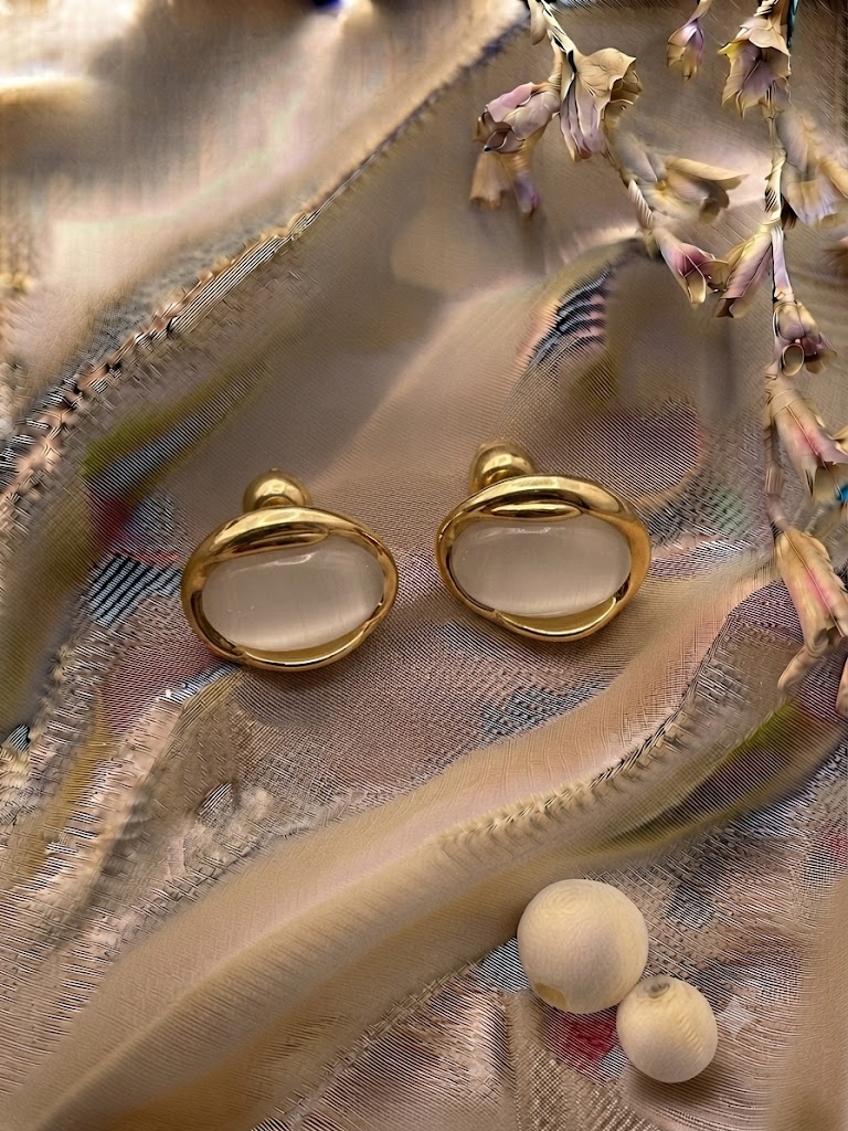 Sana Oval Cabochon Studs — earring with heritage styling